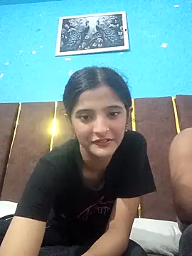 Snapshot of romantic_couple1 chatting on 15, 9, 2025 romantic couple1 online show from 15, 9, 2025