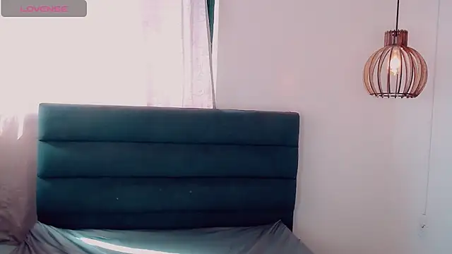 Madiso Santiel online show from 4, 12, 2025