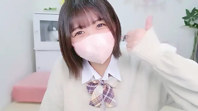 Hinata Sun online show from 4, 10, 2025
