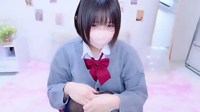 Hinata Sun online show from 3, 12, 2025