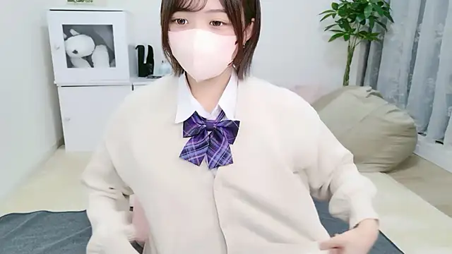 Hinata Sun online show from 13, 9, 2025