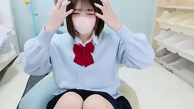 Hinata Sun online show from 10, 11, 2025