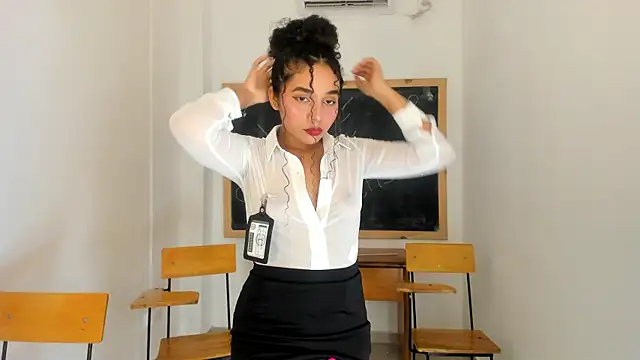 Snapshot of esther_sofia chatting on 6, 7, 2026 esther sofia online show from 6, 7, 2026