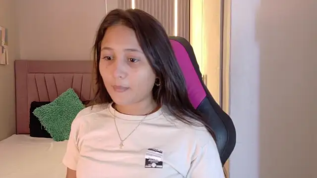 Snapshot of Laly_Cherry_ chatting on 27, 11, 2025 Laly Cherry online show from 27, 11, 2025