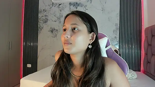 Snapshot of Laly_Cherry_ chatting on 30, 10, 2025 Laly Cherry online show from 30, 10, 2025