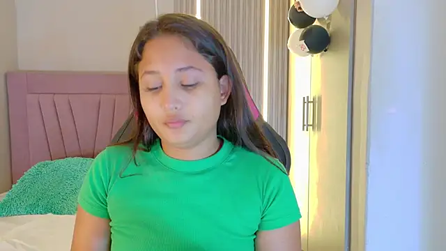 Snapshot of Laly_Cherry_ chatting on 16, 11, 2025 Laly Cherry online show from 16, 11, 2025