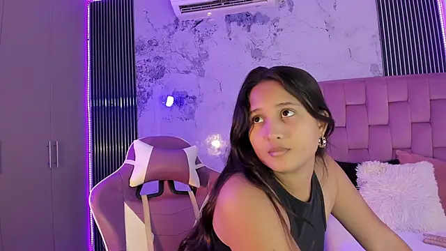 Snapshot of Laly_Cherry_ chatting on 14, 10, 2025 Laly Cherry online show from 14, 10, 2025