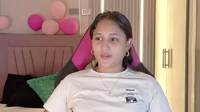 Snapshot of Laly_Cherry_ chatting on 20, 11, 2025 Laly Cherry online show from 20, 11, 2025