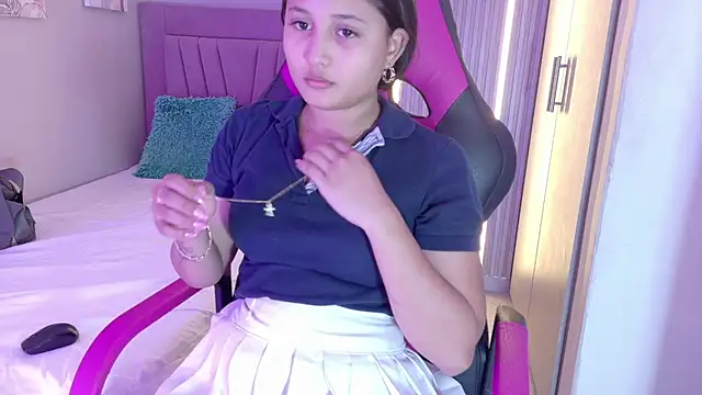 Snapshot of Laly_Cherry_ chatting on 6, 11, 2025 Laly Cherry online show from 6, 11, 2025