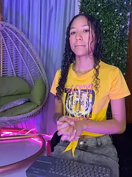 Kiara Zahiri   online show from 16, 9, 2025