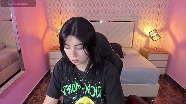 CHRISTY TEIGEN4 online show from 8, 10, 2025