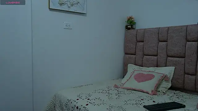 Snapshot of Kitty_Rose__ chatting on 1, 10, 2025 Kitty Rose online show from 1, 10, 2025