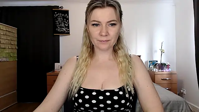 ParadiseAlina online show from 22, 4, 2026