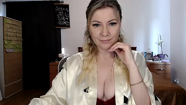 Snapshot of ParadiseAlina chatting on 4, 5, 2026 ParadiseAlina online show from 4, 5, 2026