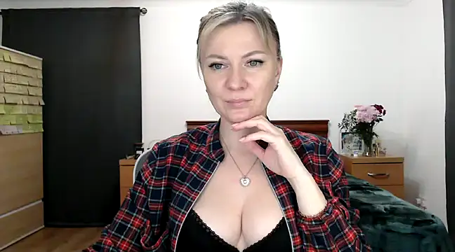 Snapshot of ParadiseAlina chatting on 10, 2, 2025 ParadiseAlina online show from 10, 2, 2025