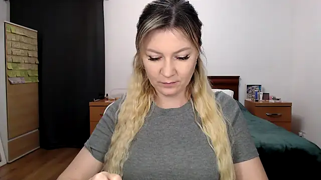 Snapshot of ParadiseAlina chatting on 16, 10, 2025 ParadiseAlina online show from 16, 10, 2025