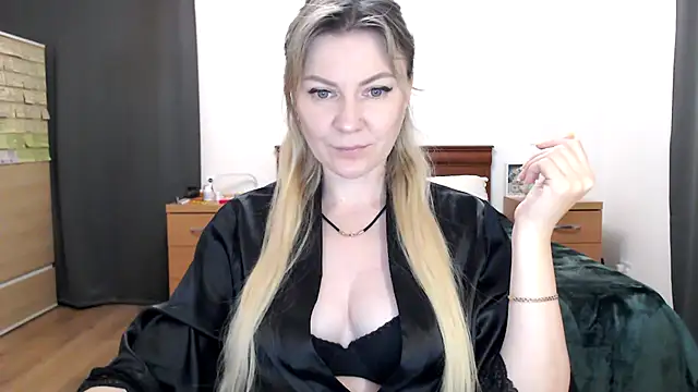Snapshot of ParadiseAlina chatting on 19, 10, 2025 ParadiseAlina online show from 19, 10, 2025