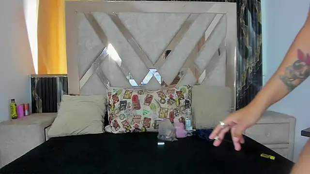 KloeANDbritany online show from 4, 12, 2025