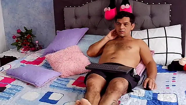 Snapshot of Nicolletorres2 chatting on 8, 11, 2025 Nicolletorres2 online show from 8, 11, 2025