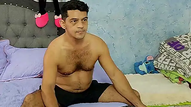 Nicolletorres2 online show from 2, 12, 2025