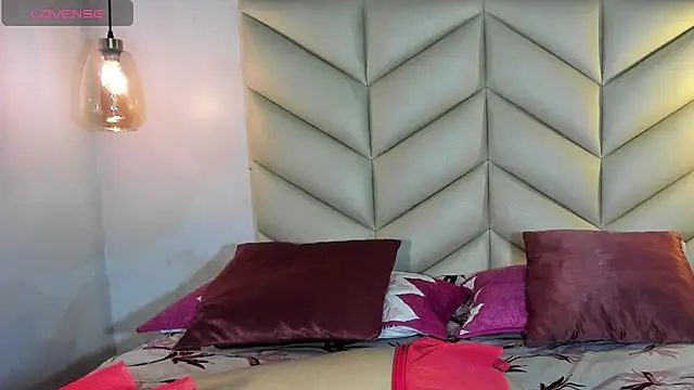 Snapshot of SheyLopez chatting on 4, 11, 2025 SheyLopez online show from 4, 11, 2025