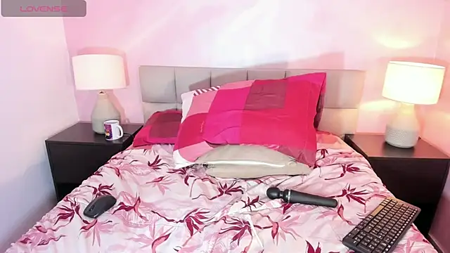 Snapshot of SheyLopez chatting on 11, 11, 2025 SheyLopez online show from 11, 11, 2025