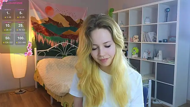 Snapshot of Wendy_Cutie chatting on 12, 9, 2025 Wendy Cutie online show from 12, 9, 2025