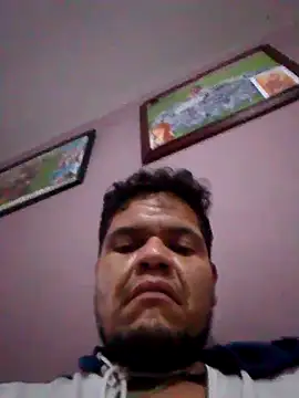 Snapshot of Maniakone chatting on 12, 10, 2025 Maniakone online show from 12, 10, 2025