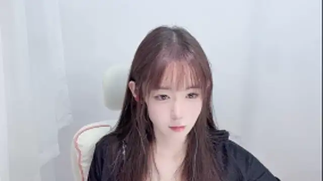 Snapshot of Xiao-runbao chatting on 18, 10, 2025 Xiao-runbao online show from 18, 10, 2025