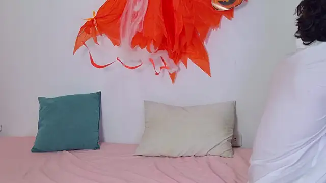 Laura and Kevin online show from 17, 10, 2025