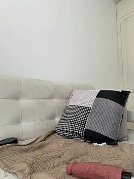 Miafisher  online show from 15, 4, 2026