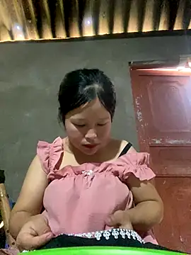 Snapshot of O_o_UwU_o_O chatting on 28, 10, 2025 O o UwU o O online show from 28, 10, 2025