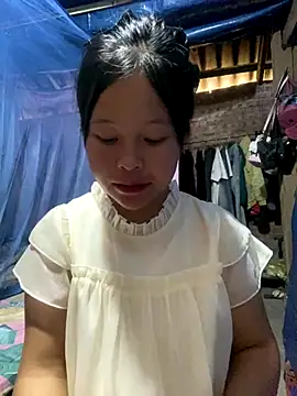 Snapshot of O_o_UwU_o_O chatting on 13, 10, 2025 O o UwU o O online show from 13, 10, 2025