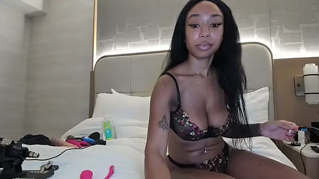 luxedollxo online show from 14, 6, 2026