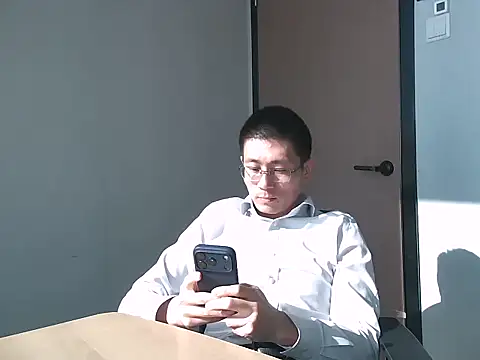 Snapshot of miniyellower chatting on 19, 11, 2025 miniyellower online show from 19, 11, 2025