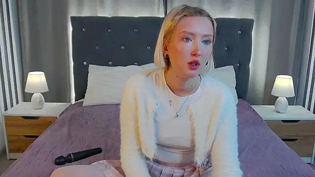 MarianeSun online show from 3, 12, 2025