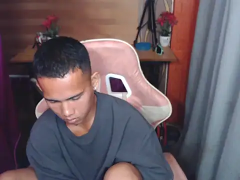 Snapshot of hotdick_zack chatting on 13, 11, 2025 hotdick zack online show from 13, 11, 2025