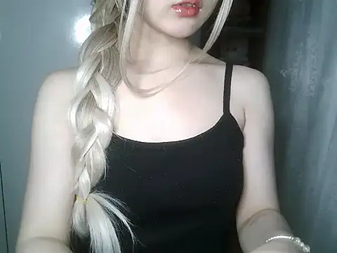Snapshot of Annabelle-e chatting on 1, 5, 2026 Annabelle-e online show from 1, 5, 2026