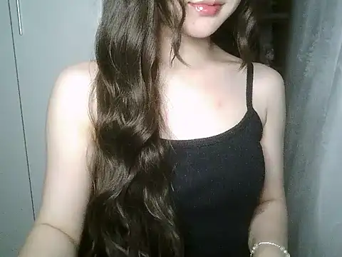 Snapshot of Annabelle-e chatting on 13, 5, 2026 Annabelle-e online show from 13, 5, 2026