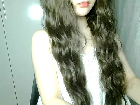 Snapshot of Annabelle-e chatting on 4, 6, 2026 Annabelle-e online show from 4, 6, 2026