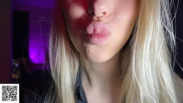 Snapshot of ElysiaXo chatting on 28, 11, 2025 ElysiaXo online show from 28, 11, 2025