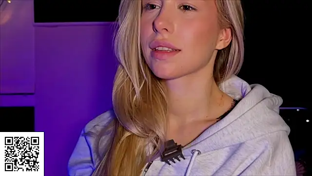 Snapshot of ElysiaXo chatting on 6, 11, 2025 ElysiaXo online show from 6, 11, 2025