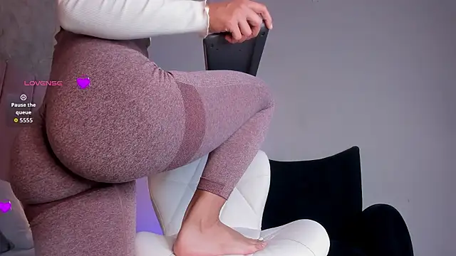 agatha jener online show from 23, 3, 2026