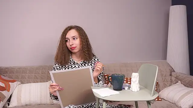 Snapshot of MammieValentini chatting on 10, 9, 2025 MammieValentini online show from 10, 9, 2025