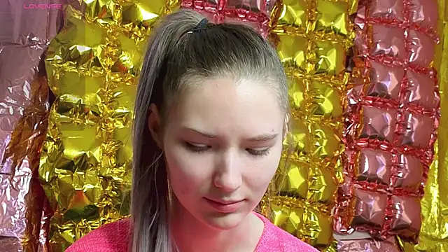  kikiclark   online show from 19, 4, 2026