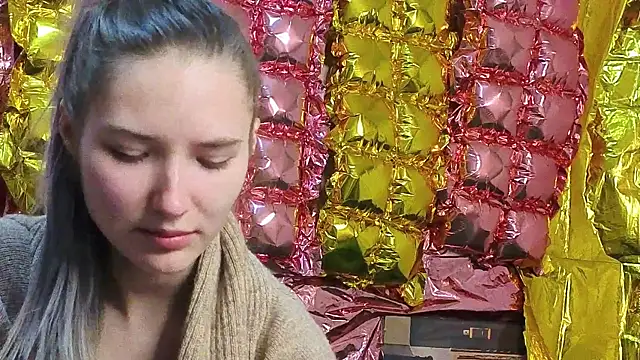  kikiclark   online show from 15, 4, 2026