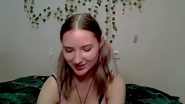  kikiclark   online show from 26, 10, 2025