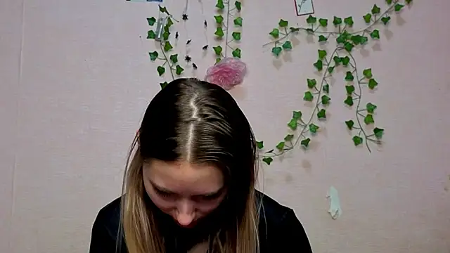  kikiclark   online show from 21, 12, 2025