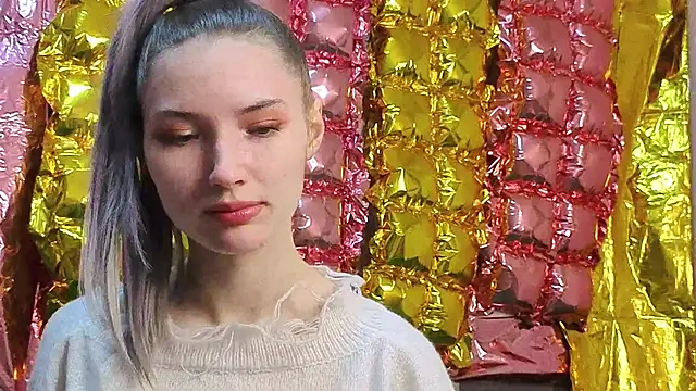  kikiclark   online show from 16, 4, 2026