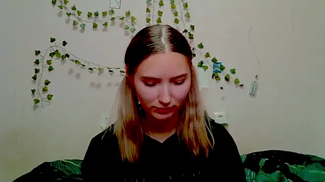  kikiclark   online show from 22, 11, 2025